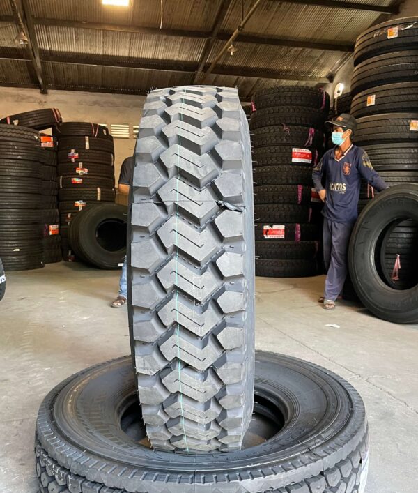 750R16LT 14PR 122/118G BDO89 BLACKHAWK